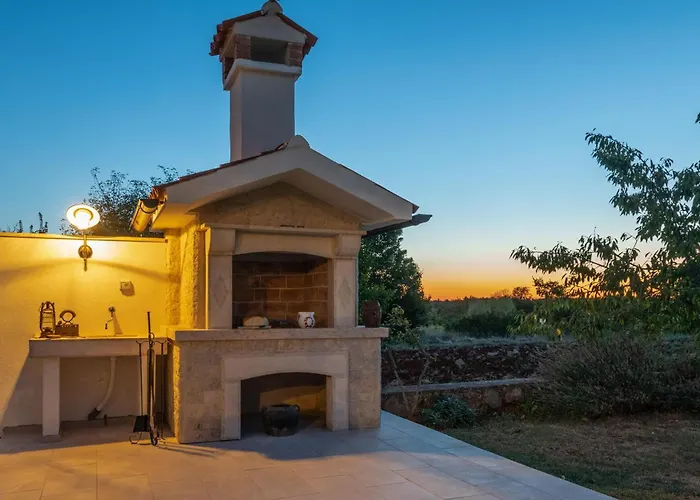Holiday home In With Kitchen *
